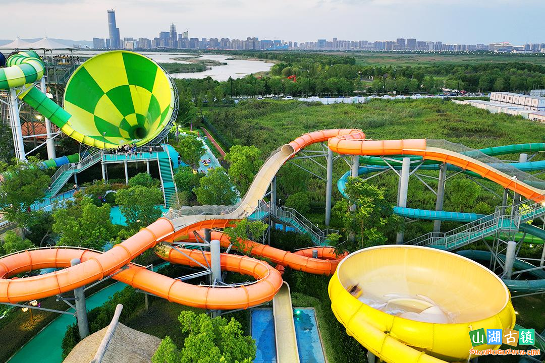 苏州湾梦幻水世界：湾畔水世界藏欢乐，夏日嬉水享清凉
