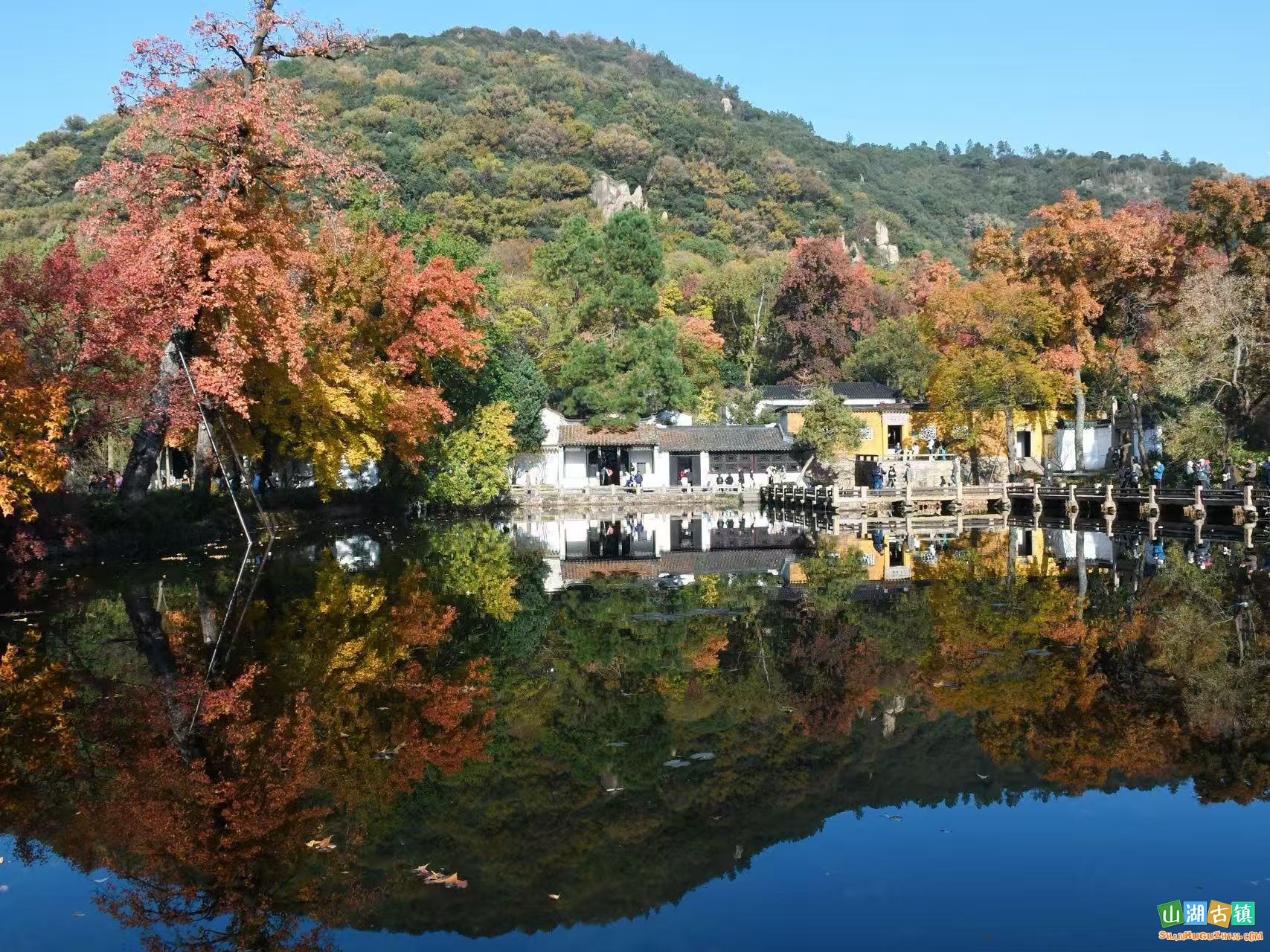 天平山风景区：天平丹枫染秋山，奇石清泉映古刹